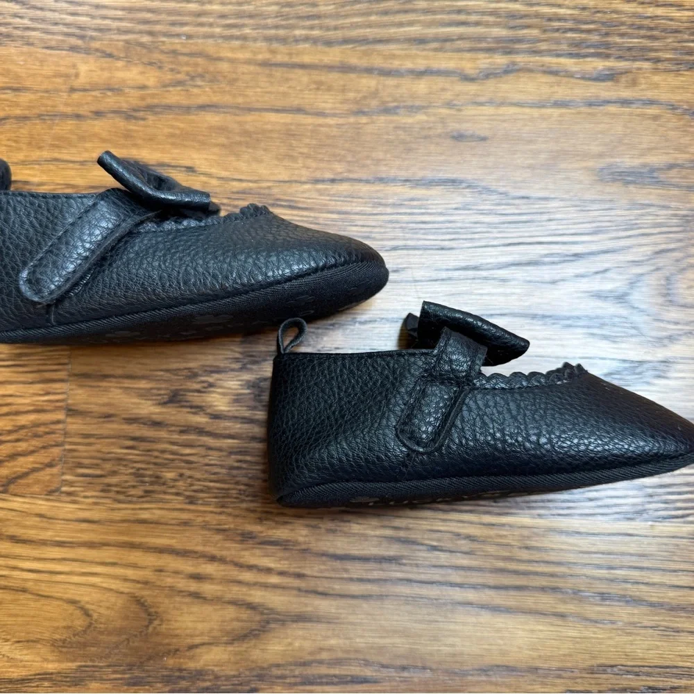 LUCKY BRAND Black “Emma” Baby Crib Shoes with Bow Velcro Closure Sz 4 (9-12m)